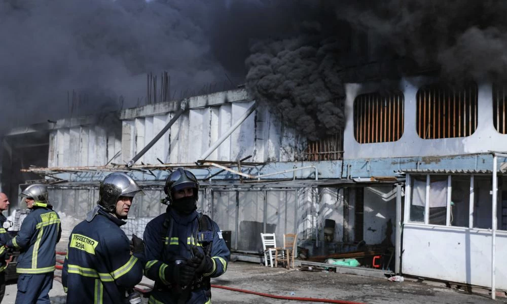 Μήνυμα 112 για φωτιά στη Μεταμόρφωση: Κλείστε όλα τα παράθυρα και τις πόρτες